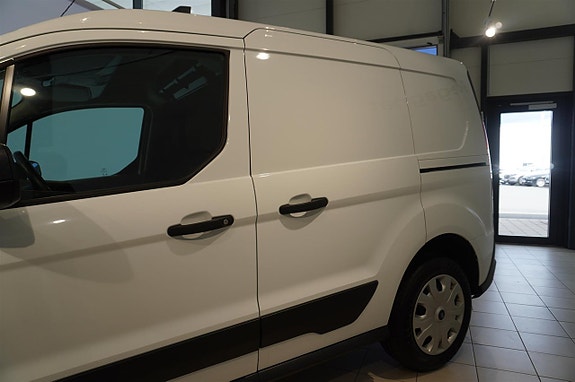 Ford Transit Connect 8 of 17