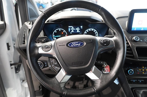 Ford Transit Connect 13 of 17