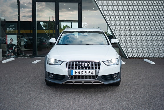 Audi A4 allroad 2 of 5