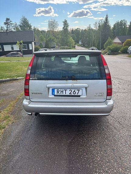 Volvo V70 4 of 5