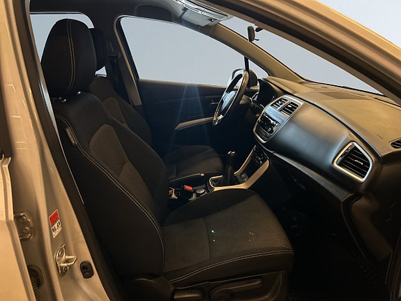 Suzuki S-Cross 10 of 18