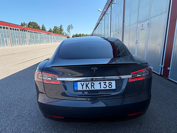 Tesla Model S 15 of 15
