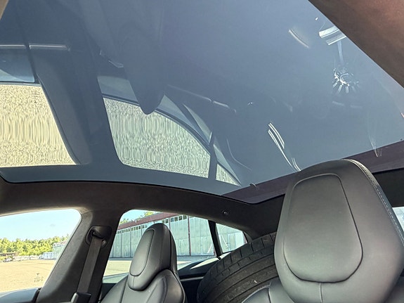 Tesla Model S 7 of 15