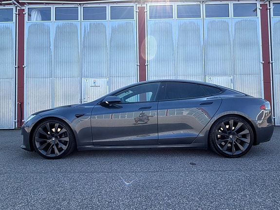 Tesla Model S 11 of 15