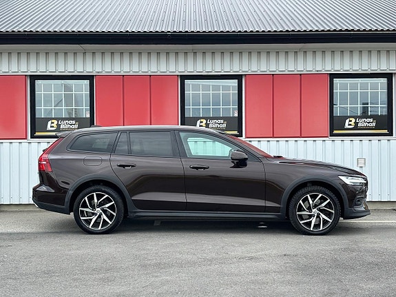 Volvo V60 Cross Country 6 of 30
