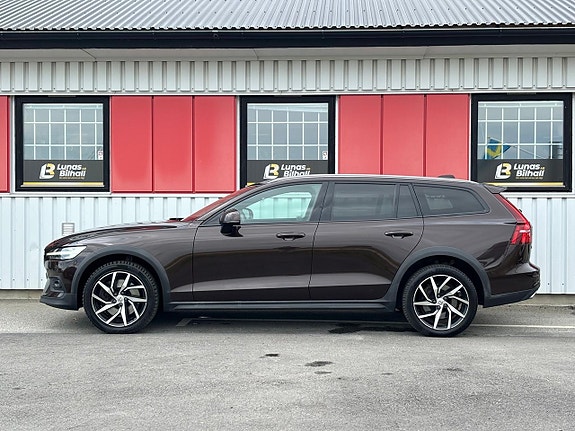 Volvo V60 Cross Country 3 of 5