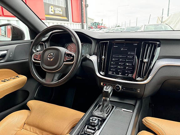 Volvo V60 Cross Country 11 of 30