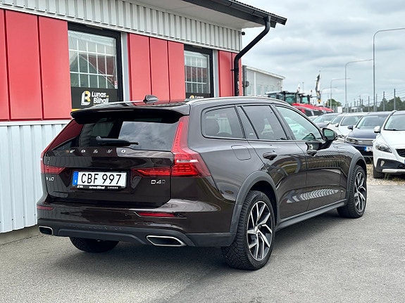 Volvo V60 Cross Country 7 of 30