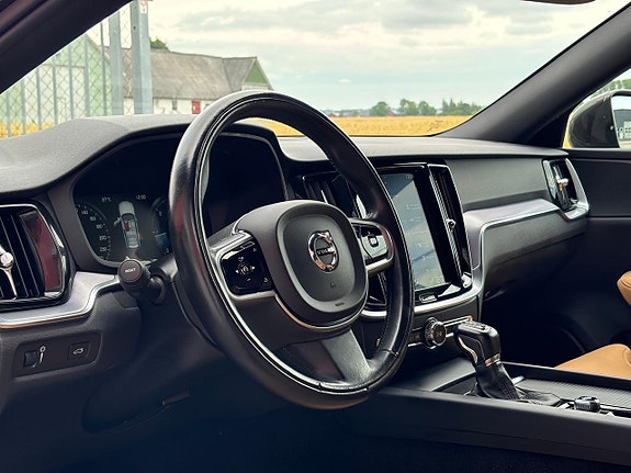 Volvo V60 Cross Country 8 of 30