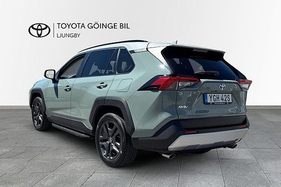 Toyota RAV4 3 of 20