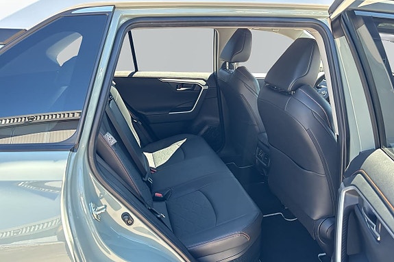 Toyota RAV4 8 of 20