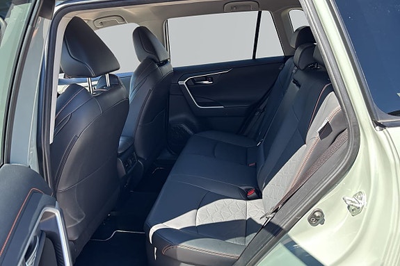 Toyota RAV4 12 of 20