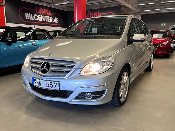 Mercedes-Benz B180 4 of 5