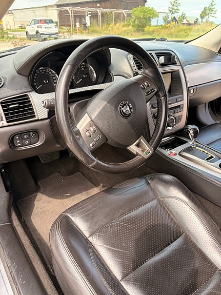 Jaguar XKR 6 of 9