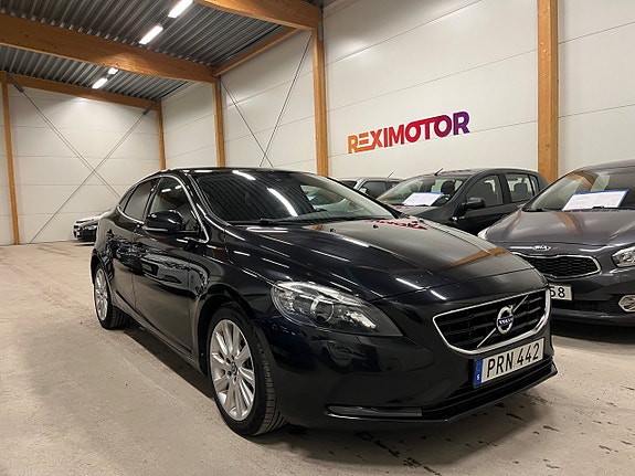 Volvo V40 2 of 5