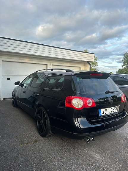 Volkswagen Passat 2 of 5