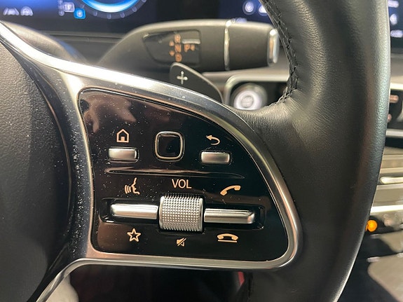 Mercedes-Benz EQC400 24 of 26