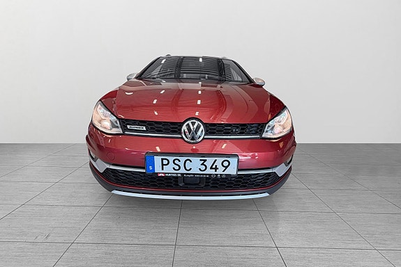 Volkswagen Golf Alltrack 2 of 13