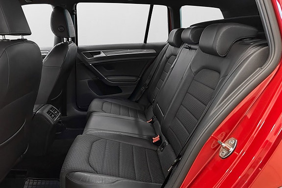 Volkswagen Golf Alltrack 14 of 17