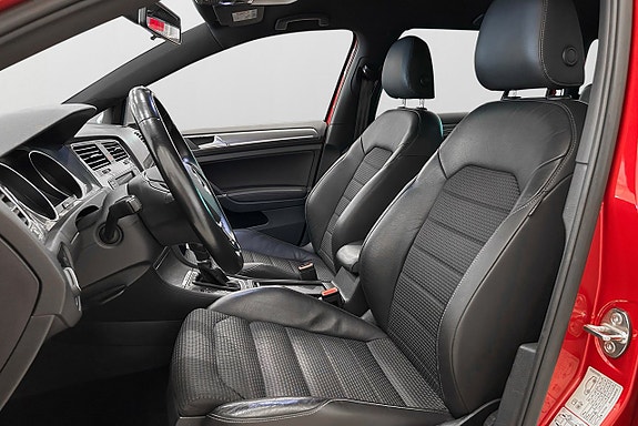 Volkswagen Golf Alltrack 11 of 17