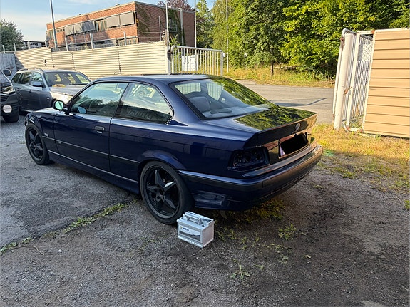 BMW 328i 4 of 5