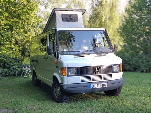 Mercedes-Benz 208D 3 of 5