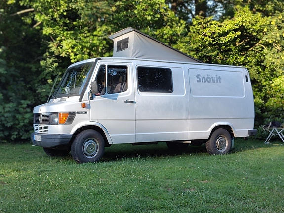 Mercedes-Benz 208D 2 of 5