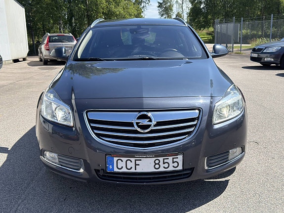 Opel Insignia 2 of 5