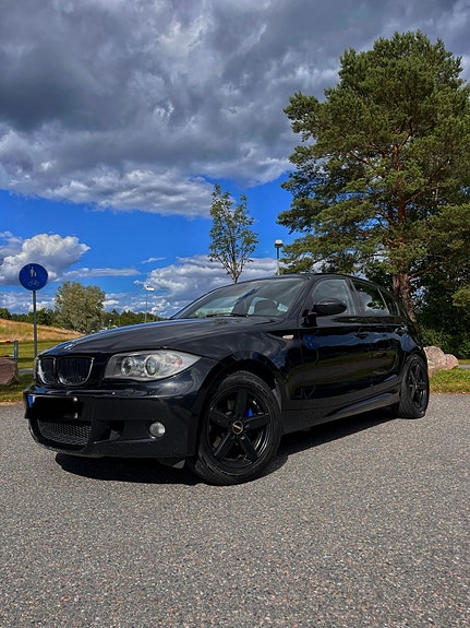 BMW 120d 4 of 5