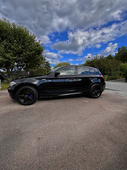 BMW 120d 2 of 5