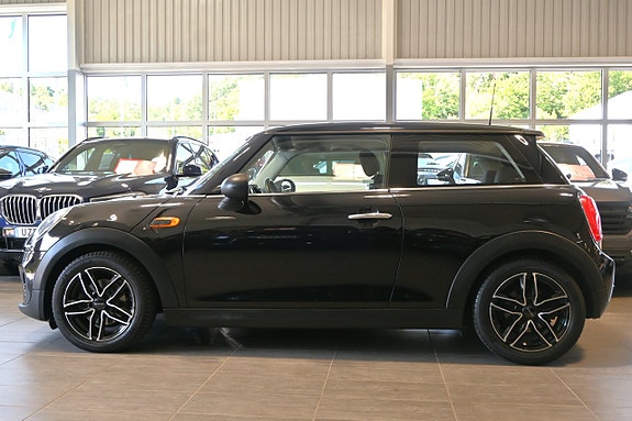 MINI One 2 of 5
