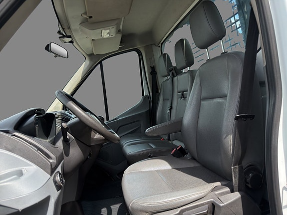Ford Transit 8 of 12