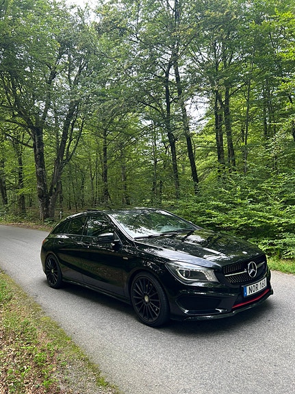 Mercedes-Benz CLA250 3 of 10