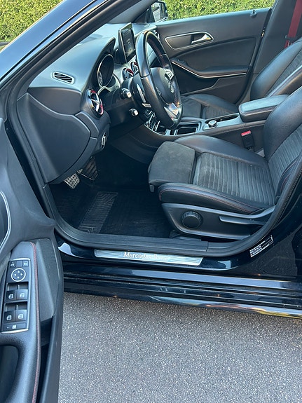 Mercedes-Benz CLA250 7 of 10