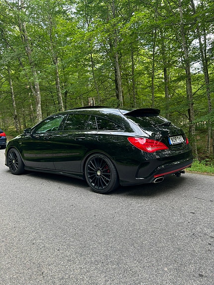 Mercedes-Benz CLA250 4 of 10