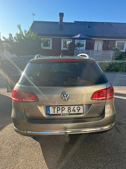 Volkswagen Passat 2 of 5