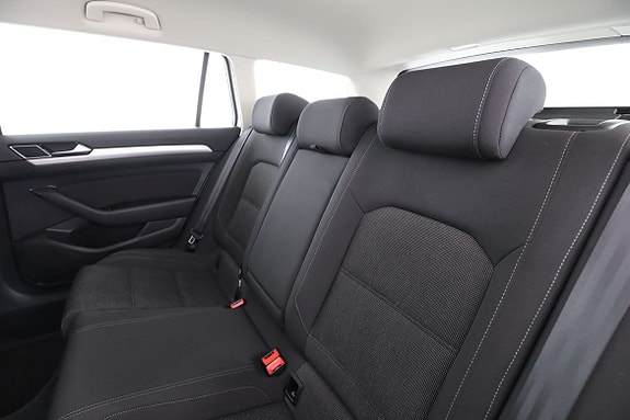 Volkswagen Passat 15 of 30