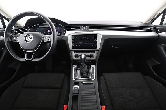 Volkswagen Passat 13 of 30