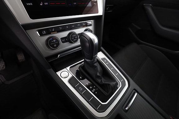 Volkswagen Passat 23 of 30