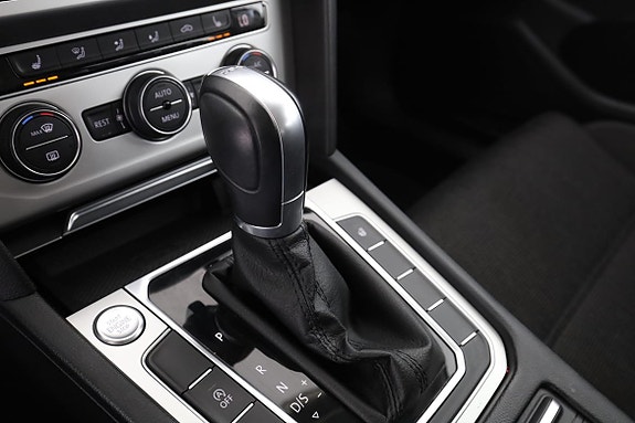 Volkswagen Passat 27 of 30