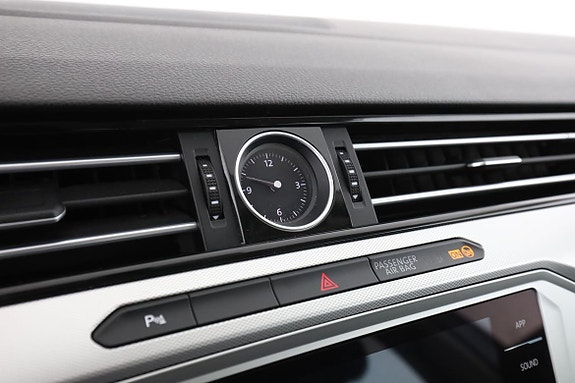 Volkswagen Passat 25 of 30