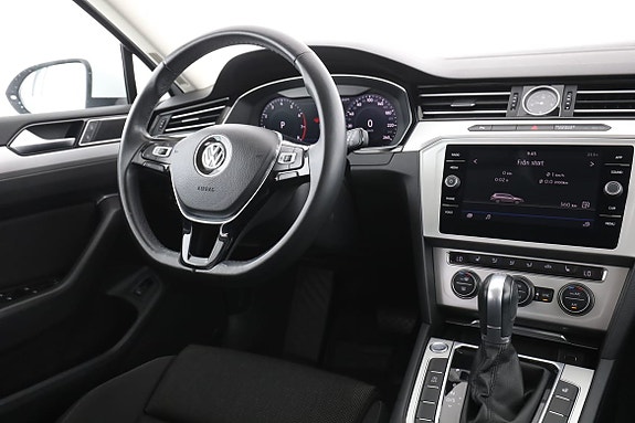 Volkswagen Passat 14 of 30