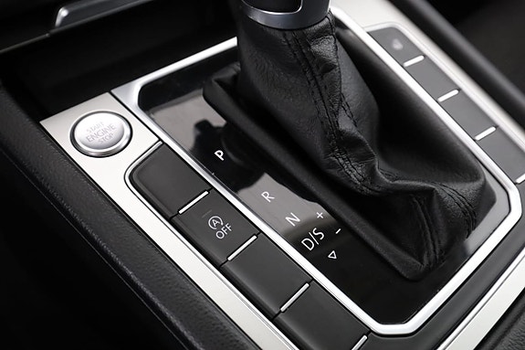 Volkswagen Passat 28 of 30