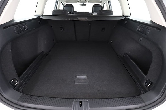 Volkswagen Passat 18 of 30
