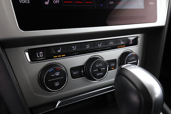 Volkswagen Passat 24 of 30