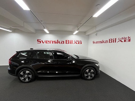 Volvo V60 Cross Country 7 of 21