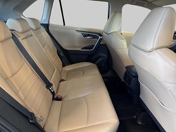 Toyota RAV4 7 of 10