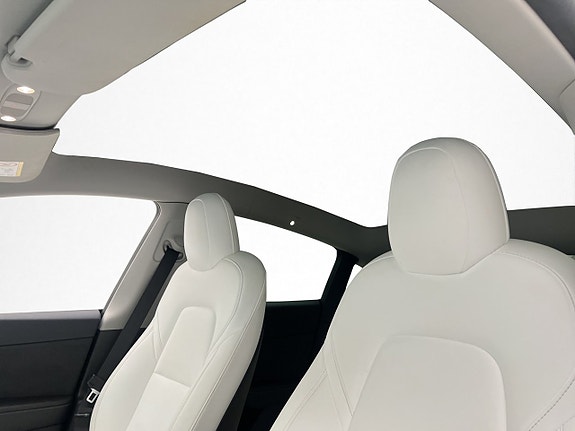 Tesla Model Y 13 of 30