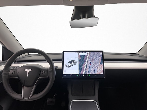 Tesla Model Y 15 of 30