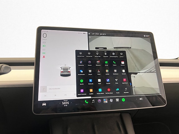 Tesla Model Y 21 of 30